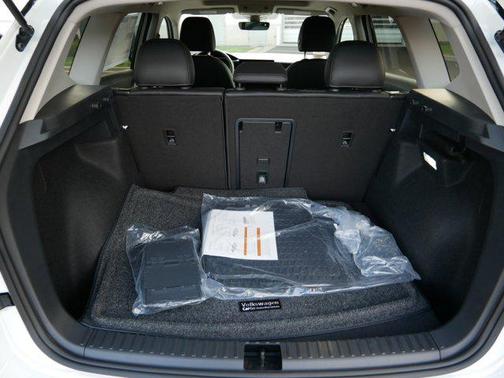 2025 Volkswagen Taos 1.5T SE Black