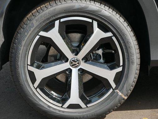 2025 Volkswagen Tiguan 2.0T SE 4MOTION