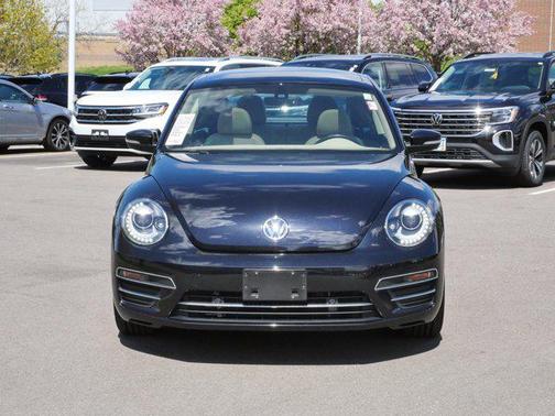 Deep Black Pearl 2017 Volkswagen Beetle 1.8T SEL