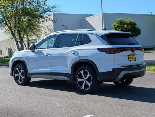 Pure White 2025 Volkswagen Tiguan 2.0T SE 4MOTION