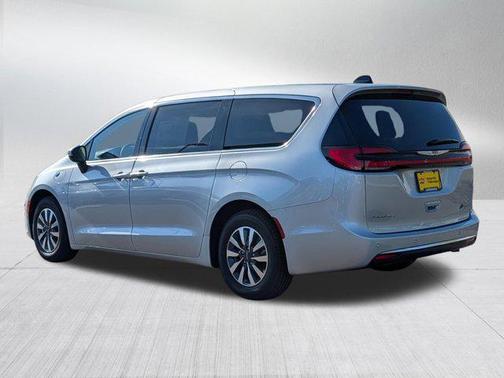 Silver Mist Clearcoat 2023 Chrysler Pacifica Hybrid Touring L