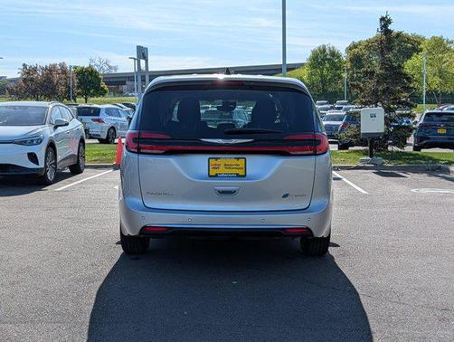 Silver Mist Clearcoat 2023 Chrysler Pacifica Hybrid Touring L
