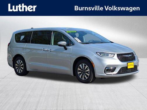 Silver Mist Clearcoat 2023 Chrysler Pacifica Hybrid Touring L