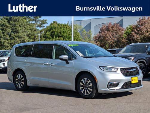 Silver Mist Clearcoat 2023 Chrysler Pacifica Hybrid Touring L