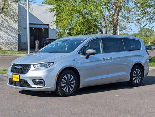 Silver Mist Clearcoat 2023 Chrysler Pacifica Hybrid Touring L