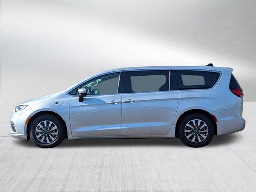 Silver Mist Clearcoat 2023 Chrysler Pacifica Hybrid Touring L
