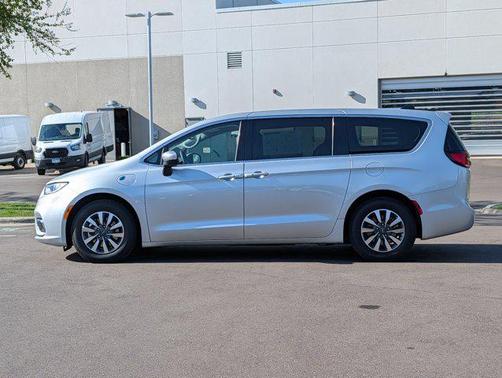 Silver Mist Clearcoat 2023 Chrysler Pacifica Hybrid Touring L
