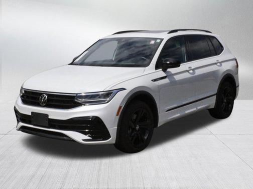 Opal White Pearl 2023 Volkswagen Tiguan 2.0T SE R-Line Black