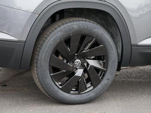 2025 Volkswagen Atlas 2.0T SE w/Technology 4MOTION