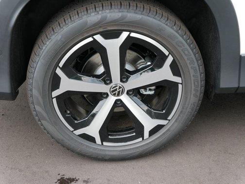 2025 Volkswagen Tiguan 2.0T SE 4MOTION