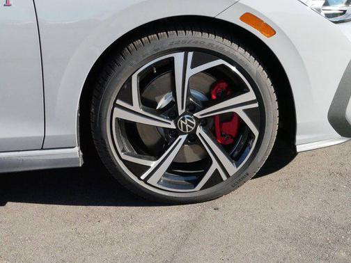 2025 Volkswagen Golf GTI 2.0T SE DSG