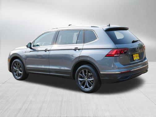 Platinum Gray Metallic 2024 Volkswagen Tiguan 2.0T SE 4MOTION