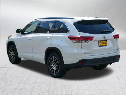 2017 Toyota Highlander SE