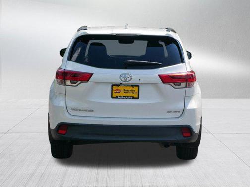2017 Toyota Highlander SE