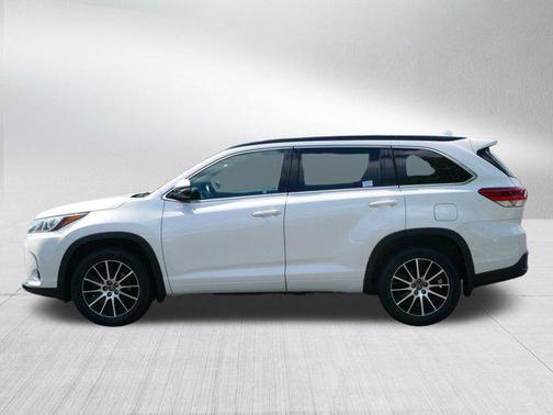 2017 Toyota Highlander SE