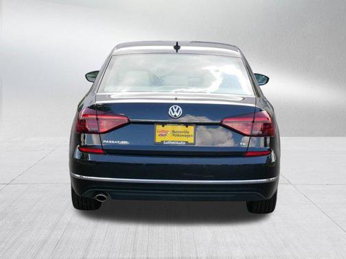 2018 Volkswagen Passat 2.0T SEL Premium