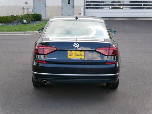 2018 Volkswagen Passat 2.0T SEL Premium