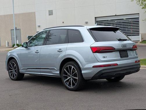 Satellite Silver Metallic 2023 Audi Q7 55 Premium Plus