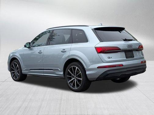 Satellite Silver Metallic 2023 Audi Q7 55 Premium Plus