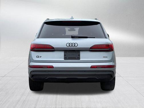 Satellite Silver Metallic 2023 Audi Q7 55 Premium Plus