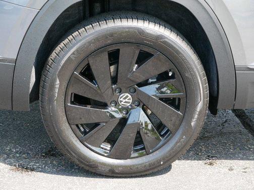 2025 Volkswagen Atlas 2.0T SE w/Technology 4MOTION