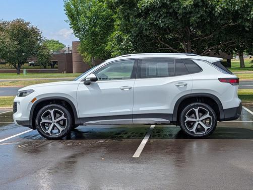 Pure White 2025 Volkswagen Tiguan 2.0T SE 4MOTION