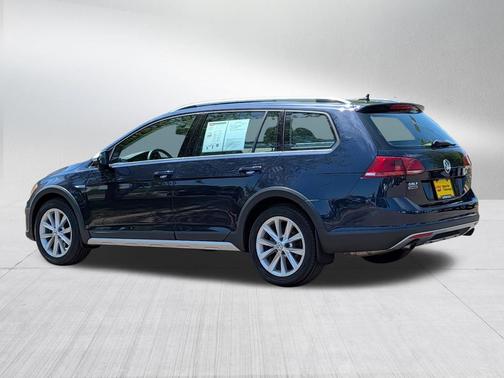 Night Blue Metallic 2017 Volkswagen Golf Alltrack TSI SE