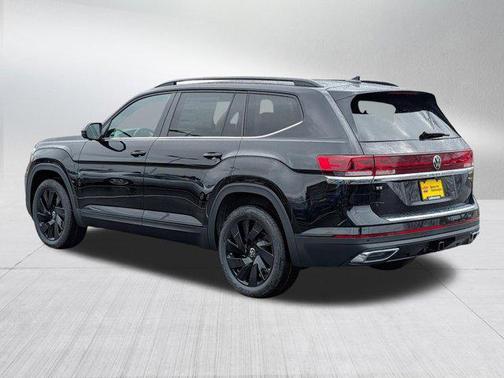 Deep Black Pearl 2026 Volkswagen Atlas 2.0T SE w/Technology 4MOTION