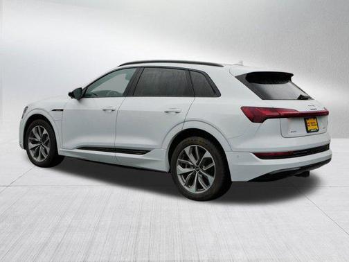 2021 Audi e-tron Premium Plus