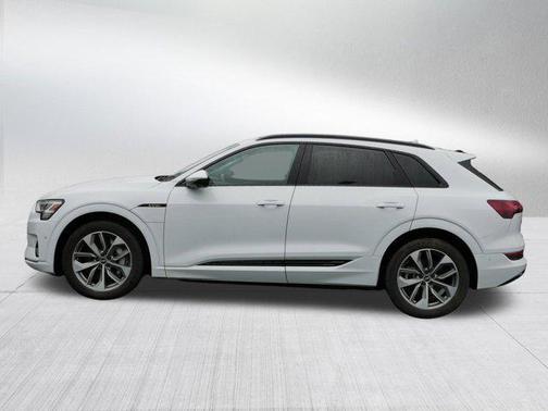 2021 Audi e-tron Premium Plus