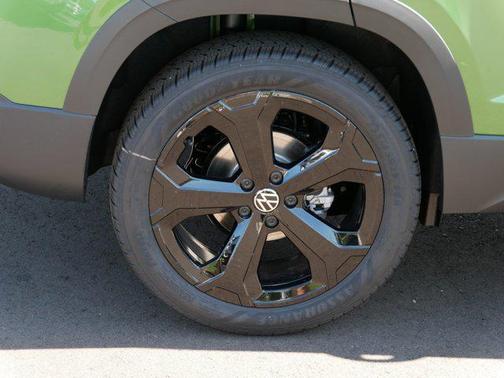 2025 Volkswagen Taos 1.5T SE Black