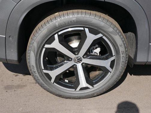 2025 Volkswagen Tiguan 2.0T SE 4MOTION