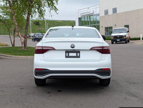 Pure White 2023 Volkswagen Jetta 1.5T Sport