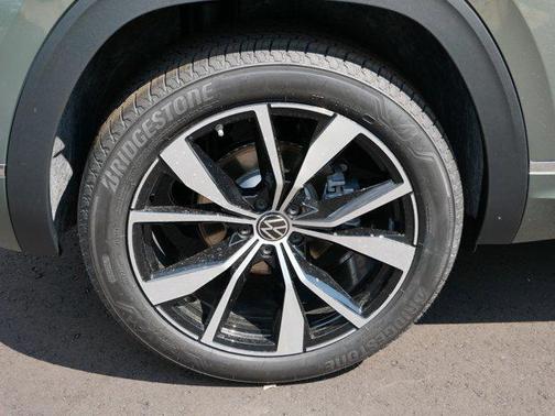 2025 Volkswagen Atlas Cross Sport 2.0T SEL Premium