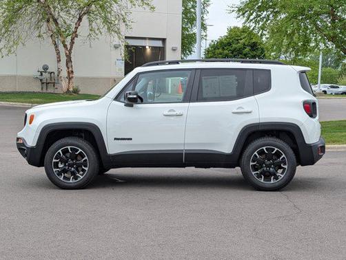 Alpine White Clearcoat 2023 Jeep Renegade Upland