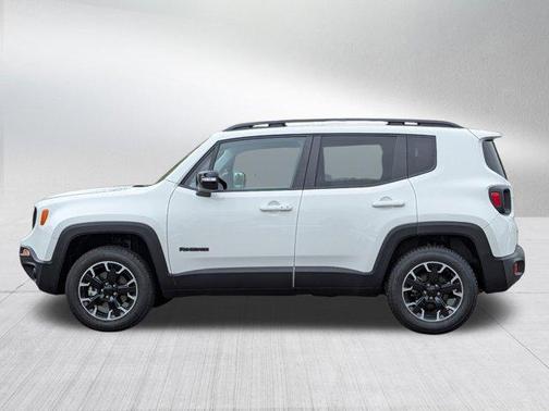 Alpine White Clearcoat 2023 Jeep Renegade Upland