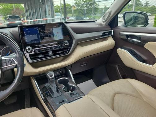 2022 Toyota Highlander Hybrid Limited