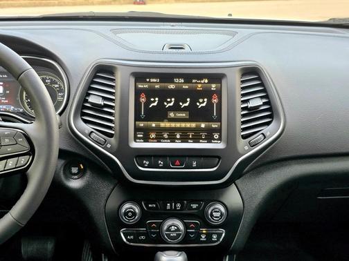 2023 Jeep Cherokee Altitude Lux