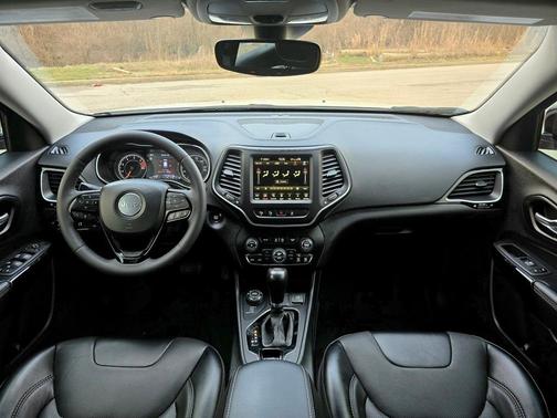 2023 Jeep Cherokee Altitude Lux