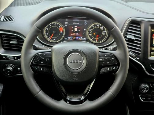 2023 Jeep Cherokee Altitude Lux