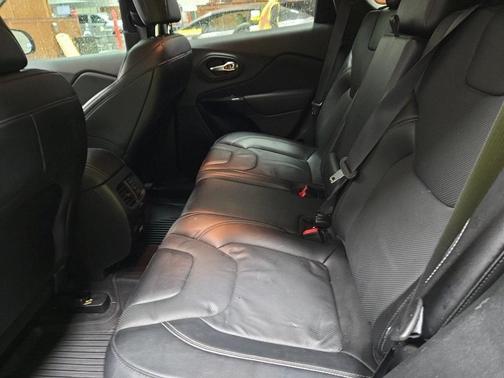 2023 Jeep Cherokee Altitude Lux