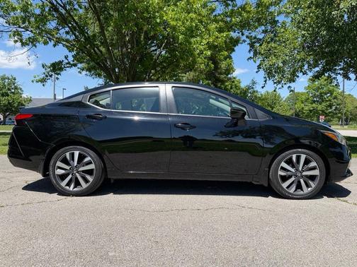 Black 2020 Nissan Versa 1.6 SR
