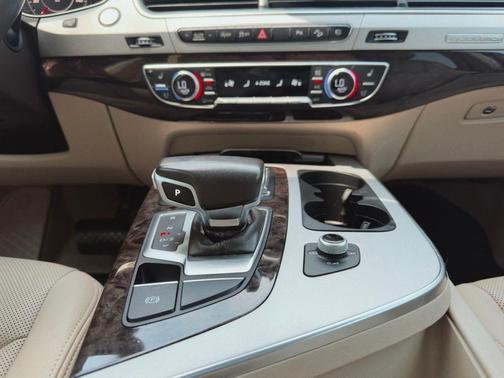 Glacier White Metallic 2019 Audi Q7 45 Premium Plus