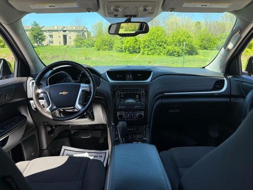2017 Chevrolet Traverse 2LT