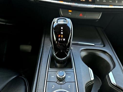 2022 Cadillac XT4 Premium Luxury