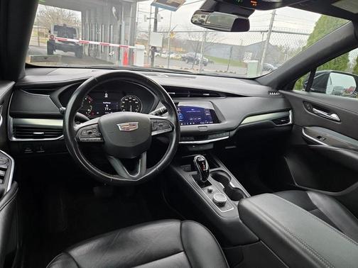 2022 Cadillac XT4 Premium Luxury