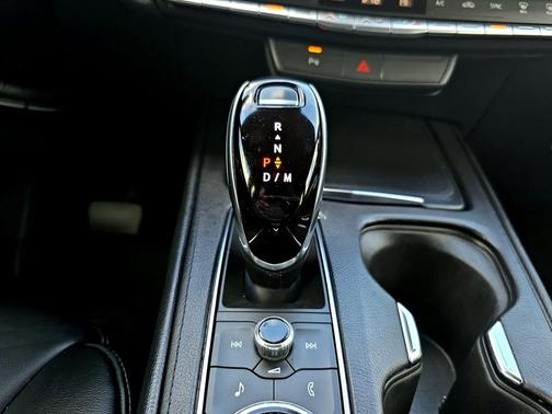 2022 Cadillac XT4 Premium Luxury