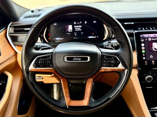 2022 Jeep Grand Cherokee Summit