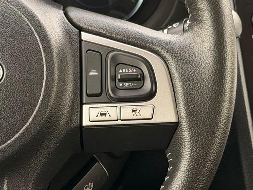 Ice Silver Metallic 2017 Subaru Forester 2.5i Touring