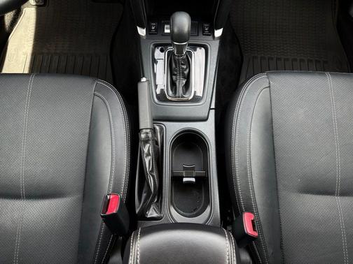 Ice Silver Metallic 2017 Subaru Forester 2.5i Touring